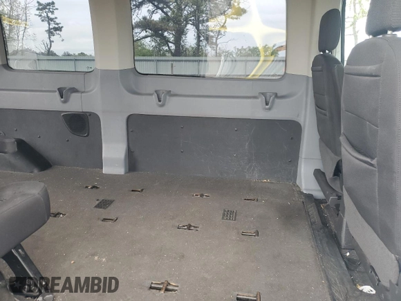 2018 Ford Transit Passenger XL z VIN 1FBAX2CM8JKA84136, wystawiony jako Copart lot #56223685 z przebiegiem 174 469 mil mil oraz Szkoda całkowita • Salvage title. Historia ofert i sprzedaży dostępna na DreamBid. Obrazek 11.