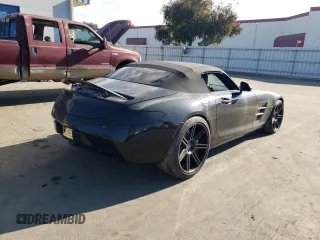 2012 Mercedes-Benz SLS AMG z VIN WDDRK7HA9CA006729, wystawiony jako Copart lot #83349504 z przebiegiem 24 370 mil mil oraz Szkody całkowita. Historia ofert i sprzedaży dostępna na DreamBid. Obrazek 3.