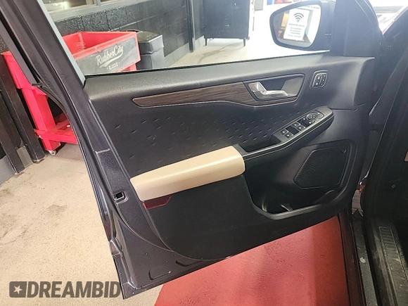 2020 Ford Escape Titanium Hybrid с VIN 1FMCU0DZ5LUC33021, выставлен на аукционе IAAI как лот 42788944 с пробегом 60 049 миль миль и . История ставок и продаж доступна на DreamBid. Изображение 14.