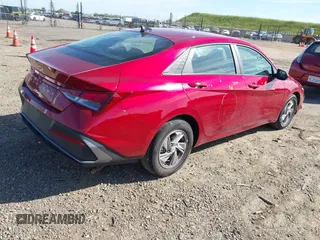 2025 Hyundai Elantra SE z VIN KMHLL4DG6SU864299, wystawiony jako IAAI lot #42024320 z przebiegiem 5 723 mil mil oraz . Historia ofert i sprzedaży dostępna na DreamBid. Obrazek 4.