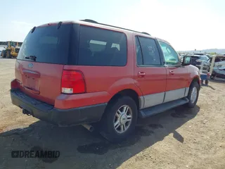 2003 Ford Expedition Special Service with VIN 1FMPU15L03LC21642, listed as a IAAI auction lot 41952427 with 262,681 mi miles. Bid and sale history available at carsss.com. Image 4.