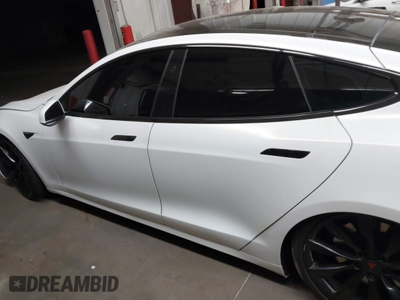 2017 Tesla Model S 100D z VIN 5YJSA1E2XHF224671, wystawiony jako IAAI lot #42665581 z przebiegiem 128 517 mil mil oraz . Historia ofert i sprzedaży dostępna na DreamBid. Obrazek 14.