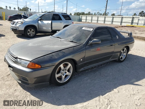 1990 Nissan Skyline z VIN BNR32010431, wystawiony jako Copart lot #78496994 z przebiegiem 182 401 mil mil oraz Nie do naprawy • Non repairable. Historia ofert i sprzedaży dostępna na DreamBid. Obrazek 1.