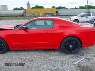 2014 Ford Mustang V6 с VIN 1ZVBP8AM7E5276865, выставлен на аукционе IAAI как лот 42151554 с пробегом 111 460 миль миль и . История ставок и продаж доступна на DreamBid. Изображение 14.