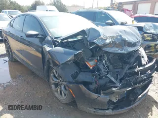 2015 Chrysler 200 S with VIN 1C3CCCDG5FN644378, listed as a IAAI auction lot 41918218 with 138,252 mi miles and . Bid and sale history available at carsss.com. Image 1.