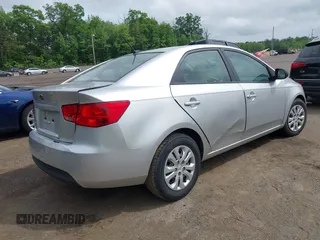 2013 Kia Forte LX z VIN KNAFT4A29D5724932, wystawiony jako IAAI lot #42187065 z przebiegiem Nie podano mil oraz . Historia ofert i sprzedaży dostępna na DreamBid. Obrazek 4.