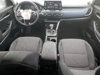 2023 Kia Seltos S z VIN KNDEUCAA6P7412900, wystawiony jako Copart lot #57625615 z przebiegiem 23 085 mil mil oraz Szkoda całkowita • Salvage title. Historia ofert i sprzedaży dostępna na DreamBid. Obrazek 8.