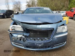 2011 Chrysler 300 z VIN 2C3CA4CG7BH611690, wystawiony jako Copart lot #55043875 z przebiegiem 122 014 mil mil oraz Czysty tytuł • Clean title. Historia ofert i sprzedaży dostępna na DreamBid. Obrazek 5.