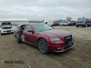 2018 Chrysler 300 S z VIN 2C3CCAGG9JH165768, wystawiony jako Copart lot #53819645 z przebiegiem 43 403 mil mil oraz Szkoda całkowita • Salvage title. Historia ofert i sprzedaży dostępna na DreamBid. Obrazek 14.