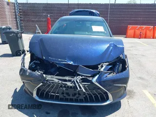 2022 Lexus ES 350 z VIN 58ADZ1B12NU135987, wystawiony jako IAAI lot #42216317 z przebiegiem 55 515 mil mil oraz . Historia ofert i sprzedaży dostępna na DreamBid. Obrazek 12.