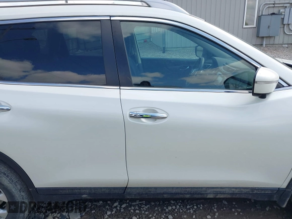 2015 Nissan Rogue SL with VIN 5N1AT2MV2FC804820, listed as a IAAI auction lot 41932296 with 174,633 mi miles and . Bid and sale history available at carsss.com. Image 14.
