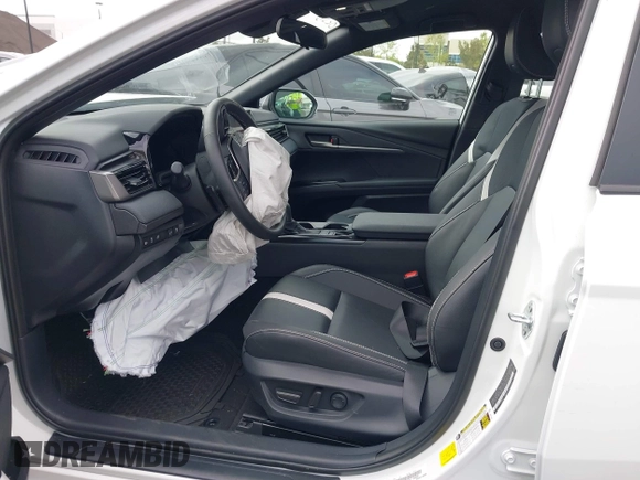2025 Toyota Camry LE z VIN 4T1DAACK3SU533985, wystawiony jako IAAI lot #42118873 z przebiegiem Nie podano mil oraz . Historia ofert i sprzedaży dostępna na DreamBid. Obrazek 5.