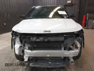 2023 Jeep Compass (RED) Edition z VIN 3C4NJDCN5PT536179, wystawiony jako IAAI lot #41621950 z przebiegiem 17 830 mil mil oraz . Historia ofert i sprzedaży dostępna na DreamBid. Obrazek 6.