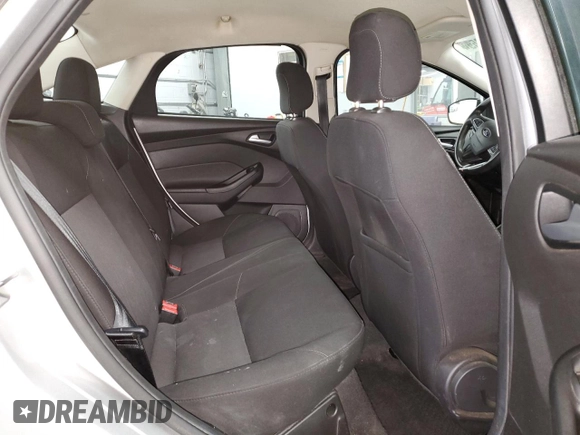 2018 Ford Focus SE z VIN 1FADP3FE0JL239152, wystawiony jako Copart lot #56789355 z przebiegiem 148 802 mil mil oraz Czysty tytuł • Clean title. Historia ofert i sprzedaży dostępna na DreamBid. Obrazek 10.