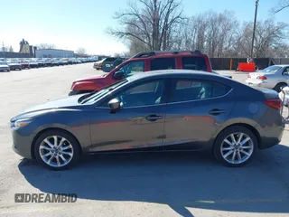 2017 Mazda 3 Grand Touring z VIN 3MZBN1W39HM137879, wystawiony jako IAAI lot #41857308 z przebiegiem 73 569 mil mil oraz . Historia ofert i sprzedaży dostępna na DreamBid. Obrazek 14.