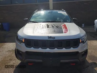 2025 Jeep Compass Trailhawk z VIN 3C4NJDDN3ST564523, wystawiony jako Copart lot #62643635 z przebiegiem 5 084 mil mil oraz Czysty tytuł • Clean title. Historia ofert i sprzedaży dostępna na DreamBid. Obrazek 5.