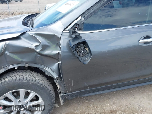 2017 Nissan Rogue SL z VIN JN8AT2MV7HW025973, wystawiony jako IAAI lot #42000657 z przebiegiem 131 762 mil mil oraz . Historia ofert i sprzedaży dostępna na DreamBid. Obrazek 19.