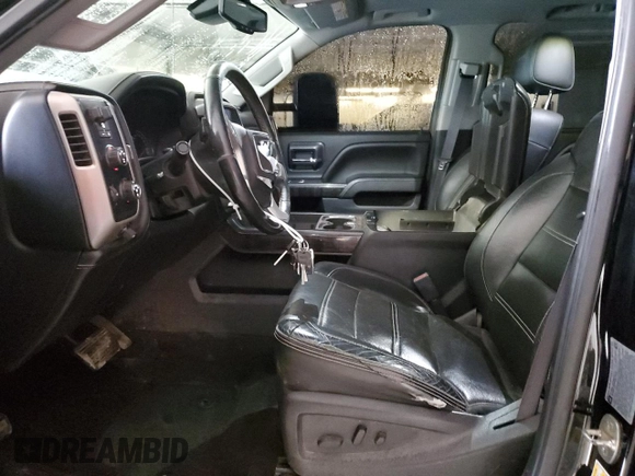 2015 GMC Sierra 3500HD Denali z VIN 1GT424E85FF130203, wystawiony jako Copart lot #84489854 z przebiegiem 211 289 mil mil oraz Szkoda całkowita • Salvage title. Historia ofert i sprzedaży dostępna na DreamBid. Obrazek 7.