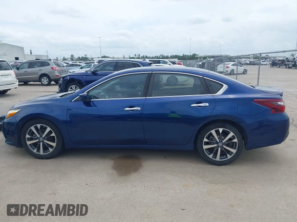 2017 Nissan Altima SR with VIN 1N4AL3AP2HN347052, listed as a IAAI auction lot 42114336 with 34,928 mi miles and . Bid and sale history available at carsss.com. Image 15.
