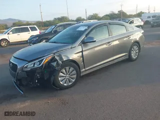 2017 Hyundai Sonata Hybrid SE with VIN KMHE24L35HA074609, listed as a IAAI auction lot 41177631 with 109,259 mi miles. Bid and sale history available at carsss.com. Image 2.
