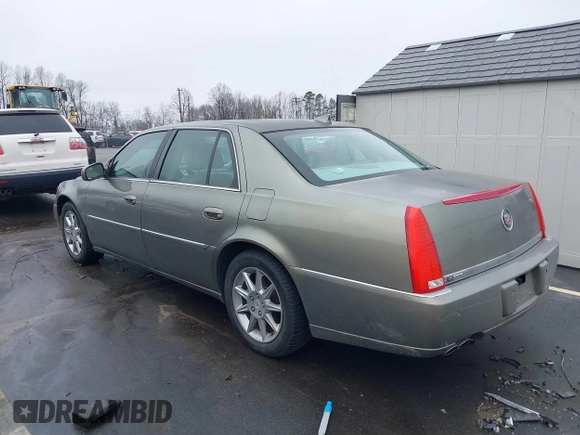 2010 Cadillac DTS 1SC z VIN 1G6KD5EY3AU134362, wystawiony jako IAAI lot #41579786 z przebiegiem 131 969 mil mil oraz . Historia ofert i sprzedaży dostępna na DreamBid. Obrazek 3.