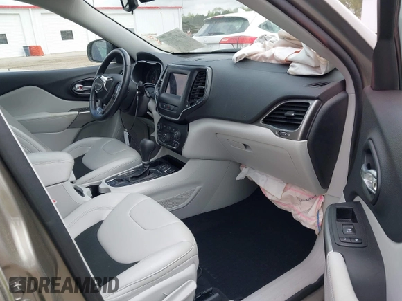 2021 Jeep Cherokee Altitude with VIN 1C4PJLLB8MD164590, listed as a IAAI auction lot 41919423 with 29,672 mi miles and . Bid and sale history available at DreamBid. Image 5.