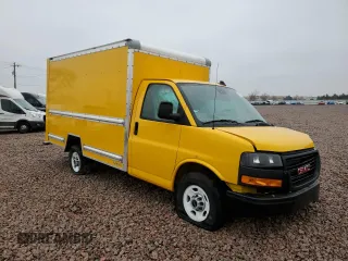 2024 GMC Savana z VIN 1GD07RFP4R1176136, wystawiony jako Copart lot #47645825 z przebiegiem Nie podano mil oraz Szkoda całkowita • Salvage title. Historia ofert i sprzedaży dostępna na DreamBid. Obrazek 4.