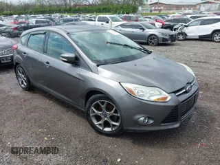 2014 Ford Focus SE with VIN 1FADP3K28EL337377, listed as a IAAI auction lot 41962856 with 137,906 mi miles. Bid and sale history available at carsss.com. Image 1.