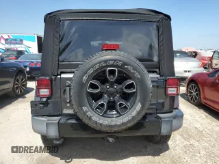 2017 Jeep Wrangler Unlimited Sahara z VIN 1C4BJWEG3HL674913, wystawiony jako Copart lot #73943574 z przebiegiem 46 793 mil mil oraz Szkoda całkowita • Salvage title. Historia ofert i sprzedaży dostępna na DreamBid. Obrazek 6.