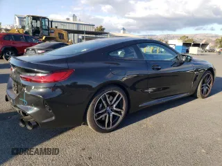 2020 BMW M8 z VIN WBSAE0C07LCD67008, wystawiony jako Copart lot #75783143 z przebiegiem 14 697 mil mil oraz . Historia ofert i sprzedaży dostępna na DreamBid. Obrazek 3.