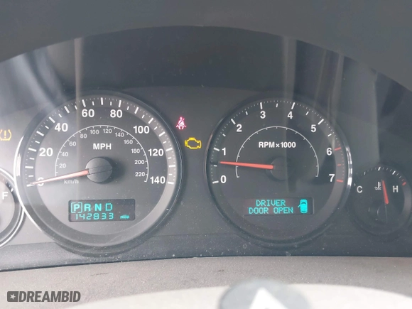 2006 Jeep Grand Cherokee Laredo with VIN 1J4GR48KX6C135070, listed as a IAAI auction lot 41966282 with 142,833 mi miles. Bid and sale history available at carsss.com. Image 7.