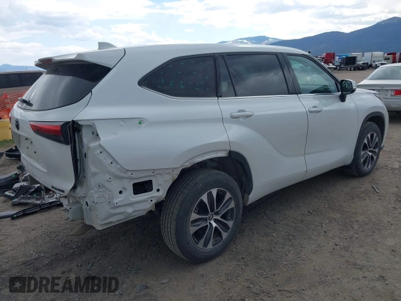 2022 Toyota Highlander XLE with VIN 5TDGZRBHXNS234405, listed as a IAAI auction lot 42045237 with 49,875 mi miles and . Bid and sale history available at DreamBid. Image 4.