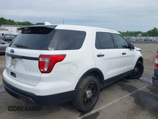 2017 Ford Police Interceptor Utility z VIN 1FM5K8AR2HGA94294, wystawiony jako IAAI lot #42091686 z przebiegiem 155 422 mil mil oraz . Historia ofert i sprzedaży dostępna na DreamBid. Obrazek 4.