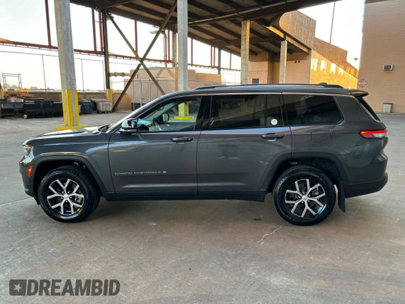 2023 Jeep Grand Cherokee Limited z VIN 1C4RJKBG4P8840711, wystawiony jako Copart lot #56185315 z przebiegiem 8 076 mil mil oraz Szkoda całkowita • Salvage title. Historia ofert i sprzedaży dostępna na DreamBid. Obrazek 14.