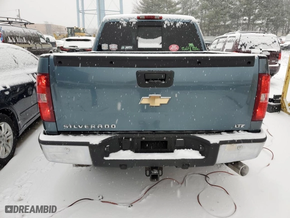 2007 Chevrolet Silverado 1500 LTZ with VIN 2GCFK13Y671616179, listed as a Copart auction lot 87102124 with 230,400 mi miles and Clean Title. Bid and sale history available at carsss.com. Image 6.