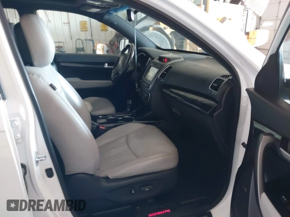 2014 Kia Sorento SX with VIN 5XYKW4A75EG518505, listed as a IAAI auction lot 36939010 with 175,976 mi miles. Bid and sale history available at carsss.com. Image 5.