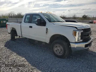 2019 Ford F-250 XL with VIN 1FT7X2B61KEG32082, listed as a Copart auction lot 49965105 with 104,658 mi miles and Salvage Title. Bid and sale history available at DreamBid. Image 4.