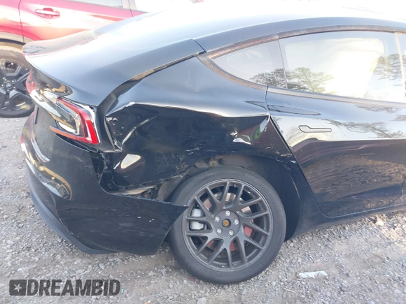 2024 Tesla Model 3 z VIN 5YJ3E1EA8RF728301, wystawiony jako IAAI lot #41865709 z przebiegiem 35 791 mil mil oraz . Historia ofert i sprzedaży dostępna na DreamBid. Obrazek 6.