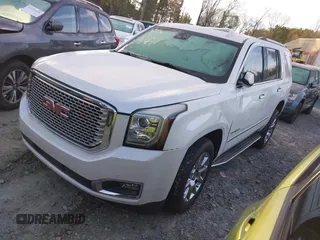 2016 GMC Yukon Denali with VIN 1GKS1CKJ5GR160124, listed as a IAAI auction lot 41580408 with 177,560 mi miles. Bid and sale history available at carsss.com. Image 2.
