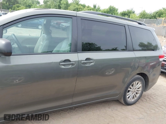 2012 Toyota Sienna XLE AAS с VIN 5TDYK3DC0CS232036, выставлен на аукционе IAAI как лот 42714811 с пробегом 201 769 миль миль и . История ставок и продаж доступна на DreamBid. Изображение 14.