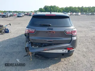 2018 Jeep Compass Latitude with VIN 3C4NJDBB0JT395844, listed as a IAAI auction lot 42405343 with 140,220 mi miles and . Bid and sale history available at DreamBid. Image 16.