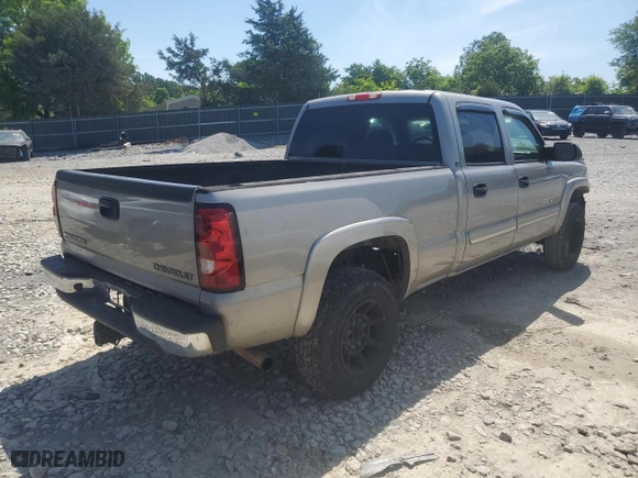 2003 Chevrolet Silverado 1500HD LS with VIN 1GCGK13U33F237418, listed as a Copart auction lot 55887744 with 141,366 mi miles and Clean Title. Bid and sale history available at carsss.com. Image 3.