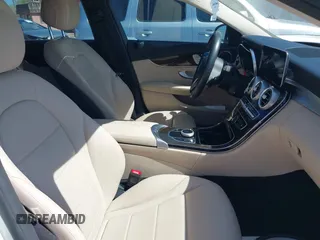 2019 Mercedes-Benz C 300 z VIN 55SWF8DBXKU298367, wystawiony jako IAAI lot #42183443 z przebiegiem 74 433 mil mil oraz . Historia ofert i sprzedaży dostępna na DreamBid. Obrazek 5.