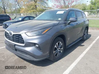 2024 Toyota Highlander LE z VIN 5TDKDRBH6RS552634, wystawiony jako IAAI lot #42086919 z przebiegiem 12 606 mil mil oraz . Historia ofert i sprzedaży dostępna na DreamBid. Obrazek 2.