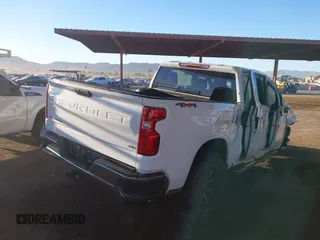 2019 Chevrolet Silverado 1500 LT with VIN 3GCUYDEDXKG137149, listed as a IAAI auction lot 41408572 with 69,306 mi miles. Bid and sale history available at carsss.com. Image 4.