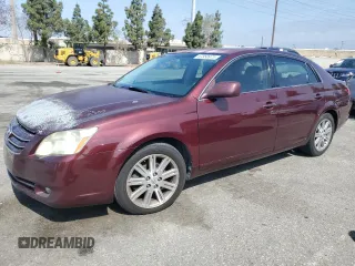 2005 Toyota Avalon XL z VIN 4T1BK36B15U059678, wystawiony jako Copart lot #57358975 z przebiegiem 242 677 mil mil oraz Czysty tytuł • Clean title. Historia ofert i sprzedaży dostępna na DreamBid. Obrazek 1.