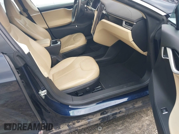 2014 Tesla Model S 60 z VIN 5YJSA1H17EFP33860, wystawiony jako IAAI lot #42471432 z przebiegiem 142 045 mil mil oraz . Historia ofert i sprzedaży dostępna na DreamBid. Obrazek 5.