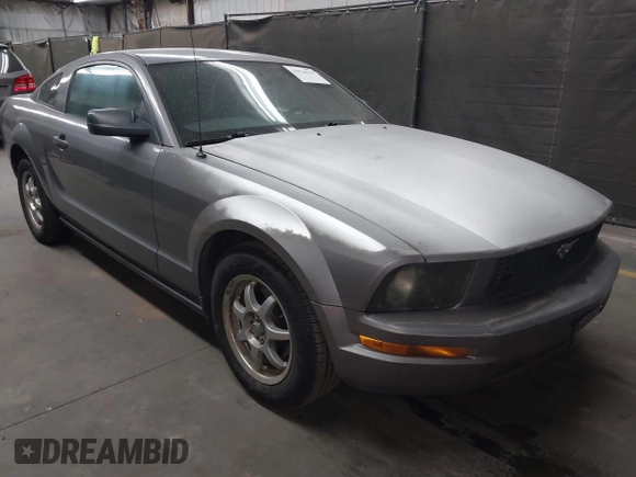 2006 Ford Mustang Standard with VIN 1ZVFT80N965118228, listed as a IAAI auction lot 42024536 with 184,724 mi miles. Bid and sale history available at carsss.com. Image 1.