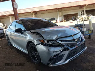 2021 Toyota Camry XSE z VIN 4T1K61AK2MU484387, wystawiony jako IAAI lot #41621573 z przebiegiem 83 338 mil mil oraz . Historia ofert i sprzedaży dostępna na DreamBid. Obrazek 1.