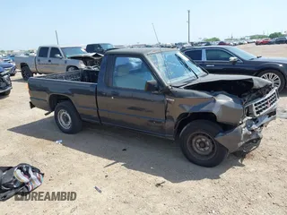 1992 Mitsubishi Mighty Max z VIN JA7FL24W9NP021503, wystawiony jako IAAI lot #41942559 z przebiegiem 162 088 mil mil oraz . Historia ofert i sprzedaży dostępna na DreamBid. Obrazek 1.
